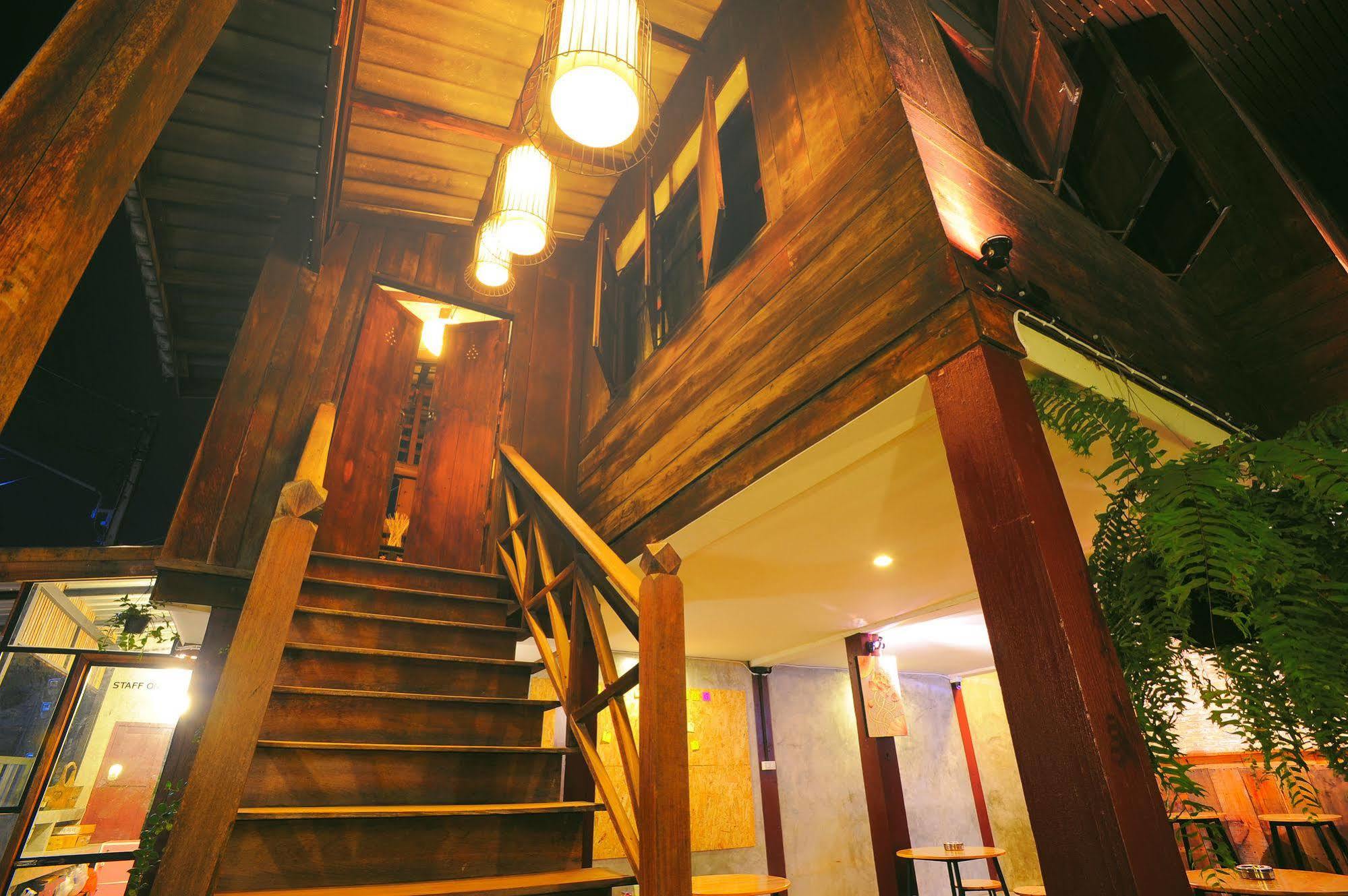 Manon Hostel Chiang Mai Buitenkant foto