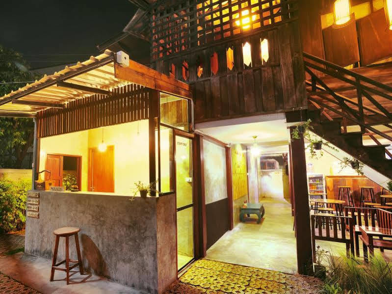 Manon Hostel Chiang Mai Buitenkant foto