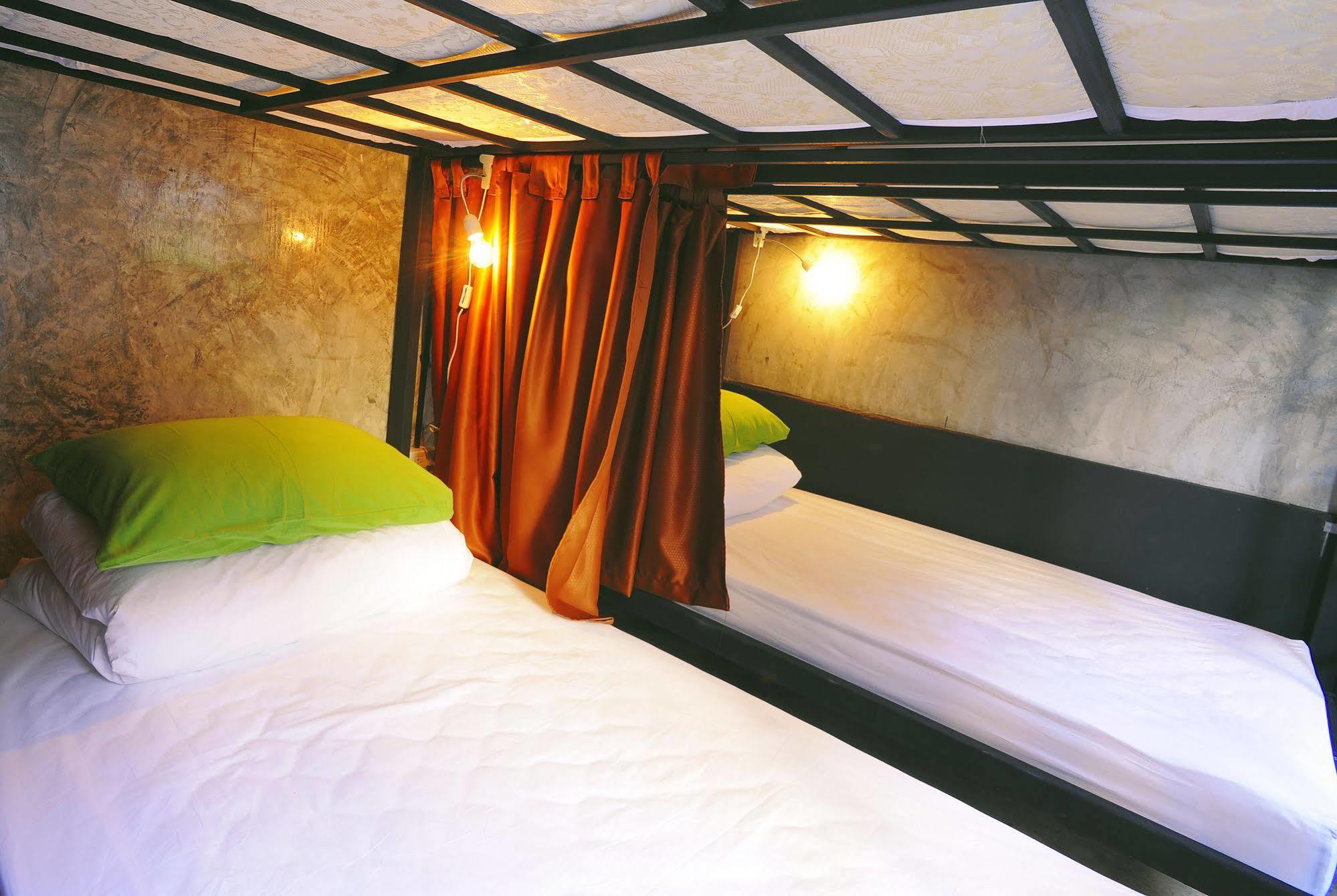 Manon Hostel Chiang Mai Buitenkant foto