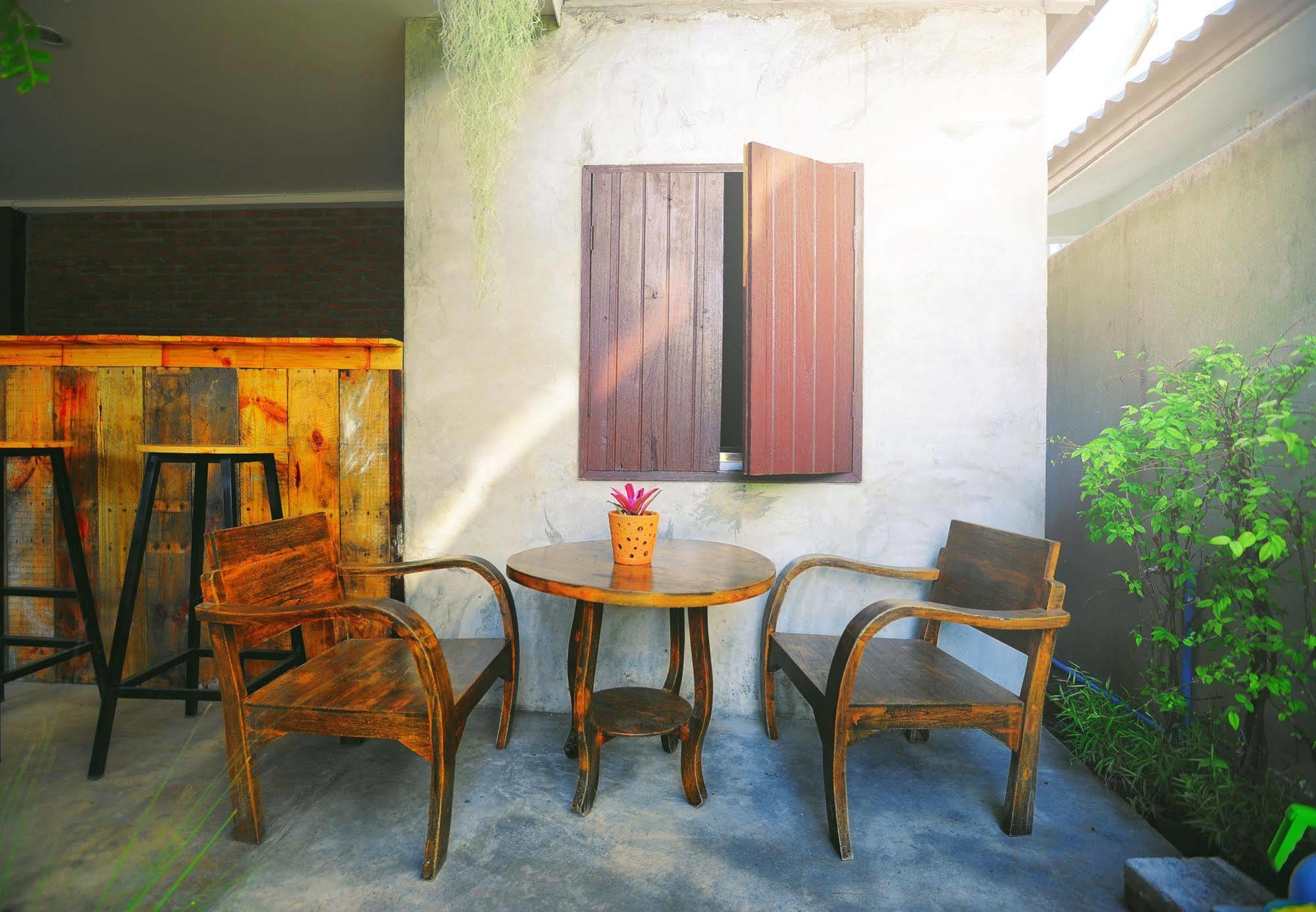 Manon Hostel Chiang Mai Buitenkant foto