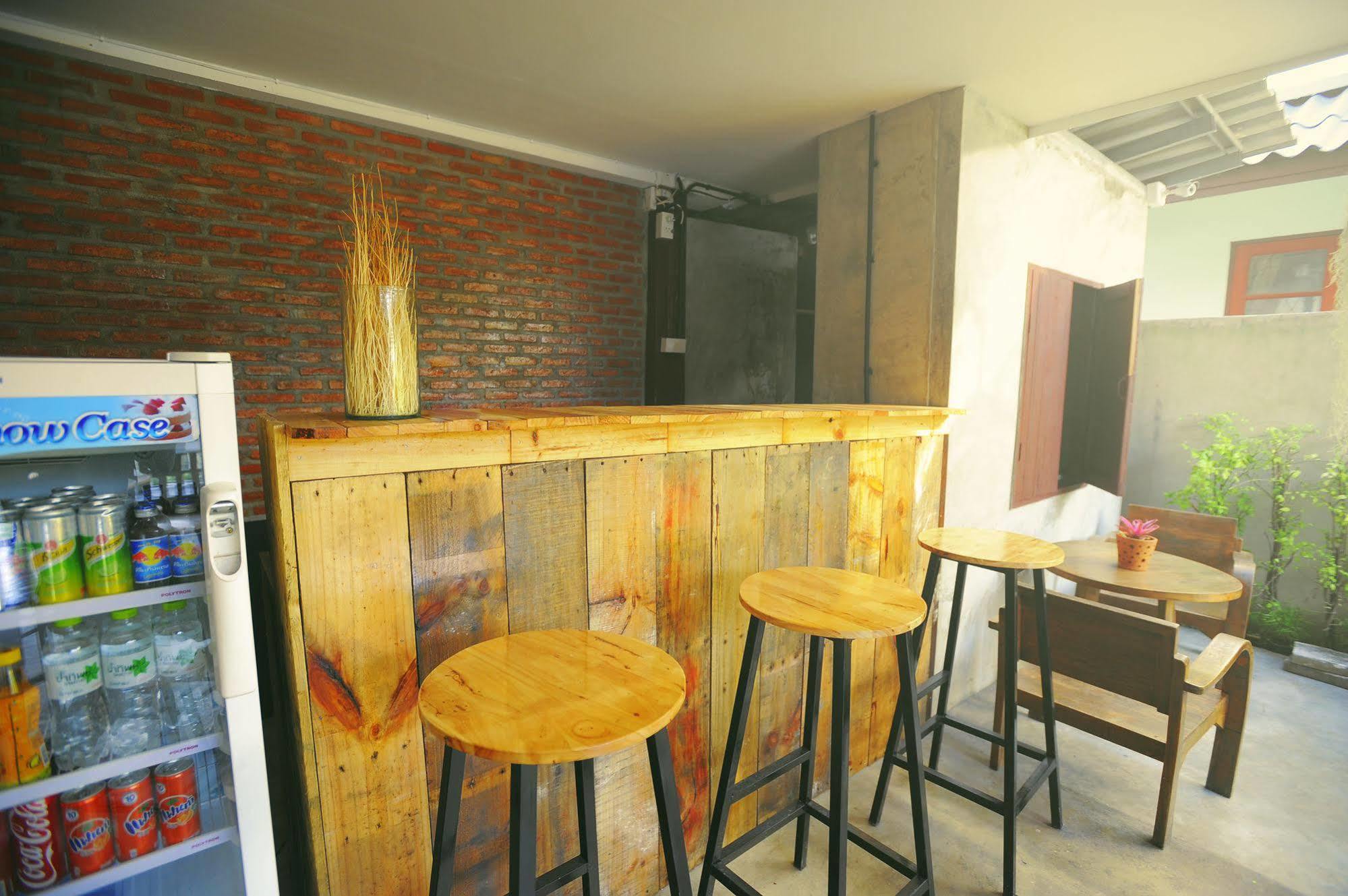 Manon Hostel Chiang Mai Buitenkant foto