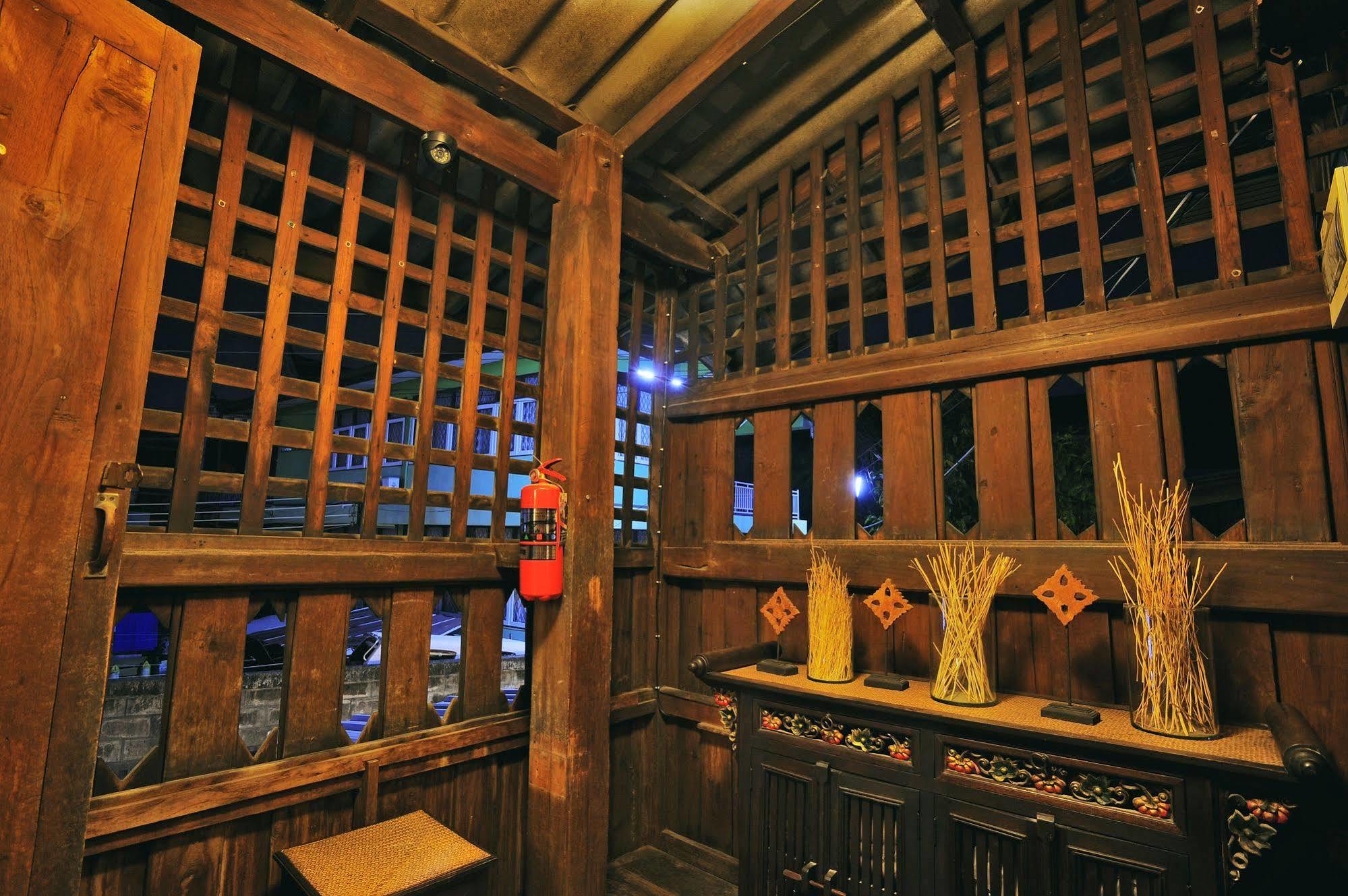 Manon Hostel Chiang Mai Buitenkant foto