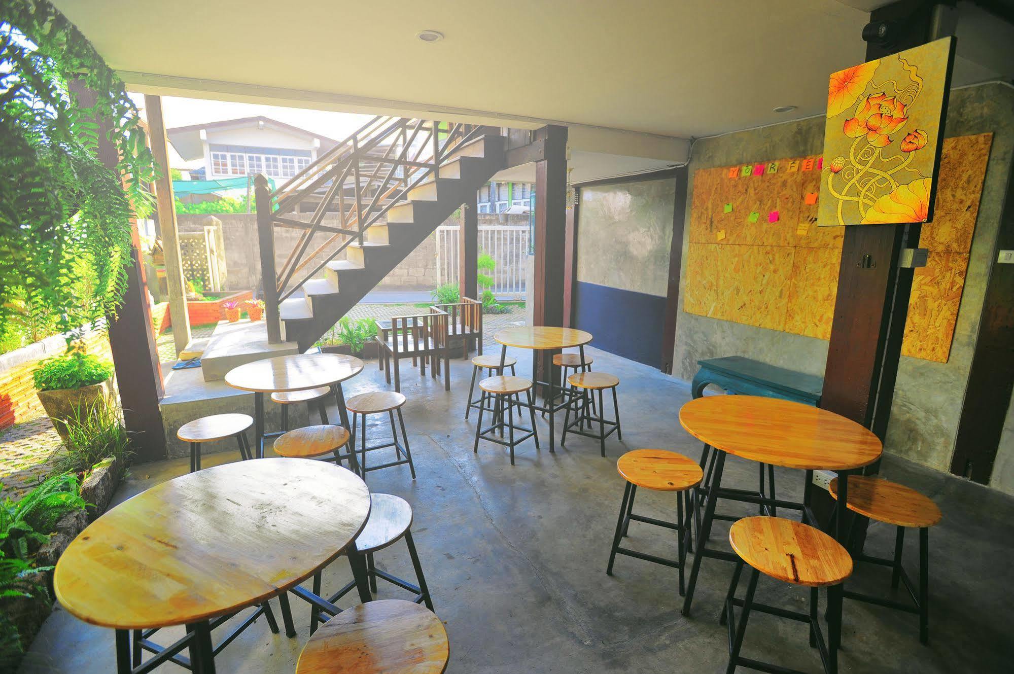 Manon Hostel Chiang Mai Buitenkant foto