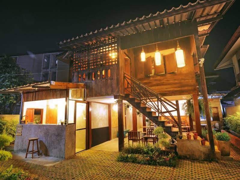 Manon Hostel Chiang Mai Buitenkant foto
